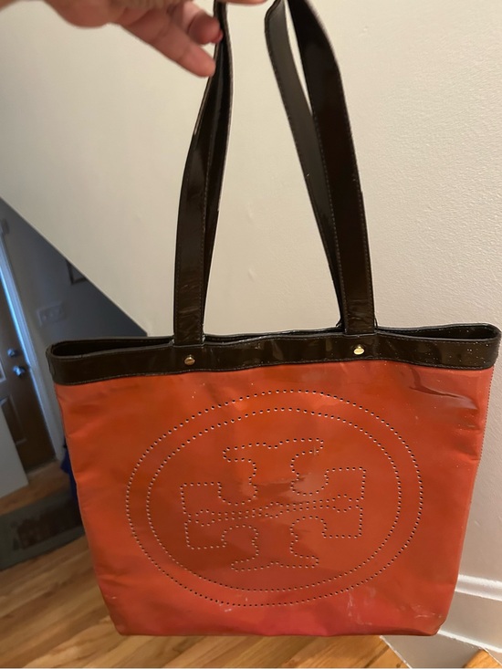 Tory Burch Handbags - Tory Burch Blood Orange Patent Leather Logo Tote